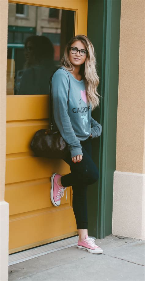 Pink converse … | Sporty style outfits, Fashion, Sporty outfits