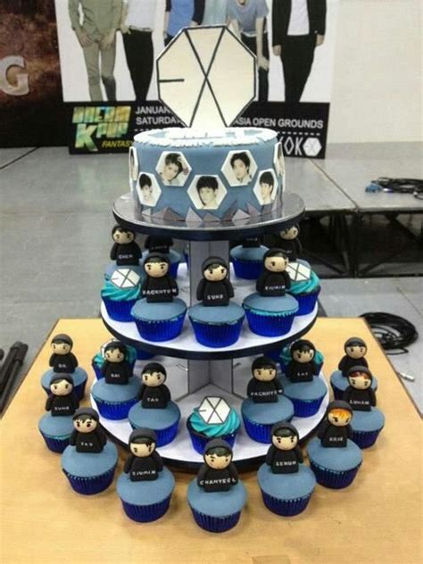 Bts cupcake toppers, bts cake topper, bts balloons! Exo mama era full cupcake tiers | Ulang tahun, Makanan dan ...