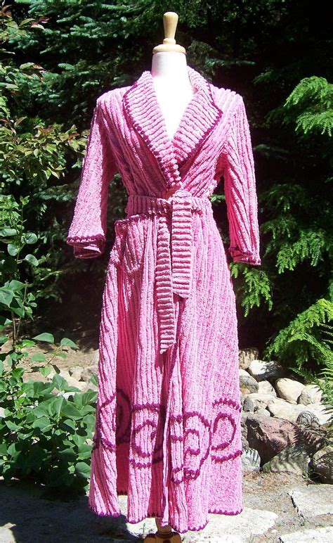 All Wrapped Up Vintage 1950s Chenille Robe Etsy Pretty Robes