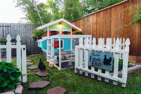 We have the answers for you! Best Backyard Chicken Coop - The Chick Mansion - The Pink ...