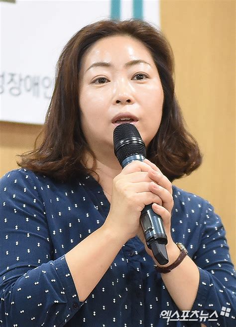 연대발언하는 윤정주 소장 포토