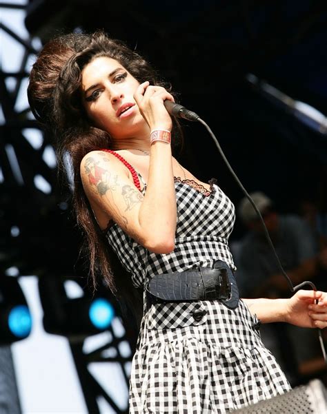 7 Of Amy Winehouses Most Iconic Outfits I D