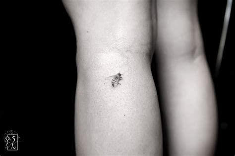 Minimal Realist Bee Tattoo Bee Tattoo Line Drawing Tattoos