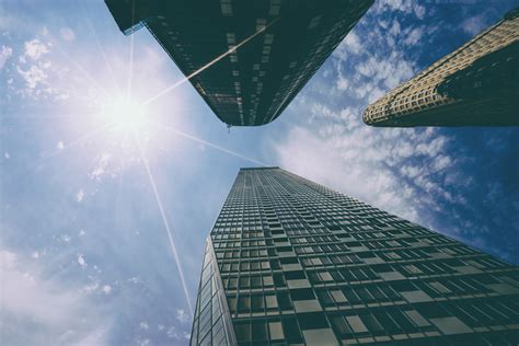 フリー写真 下から見上げるニューヨークの高層ビルと太陽の光でアハ体験 Gahag 著作権フリー写真・イラスト素材集 Gahag