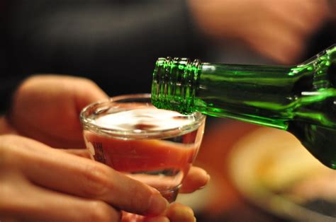 Saiba Como Feito O Soju A Bebida Alco Lica Tradicional Sul Coreana