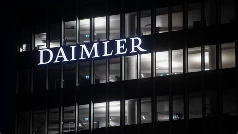 Daimler Autobauer Rechnet Mit Weiteren Milliardenkosten F R