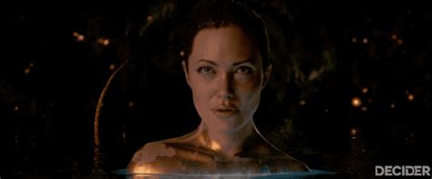 Angelina Jolie Was Too Hot To Be Grendels Mother In ‘beowulf Decider