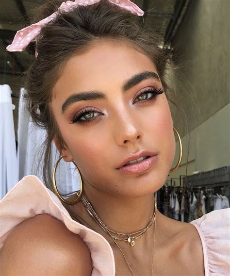 Pink Glowy Makeup Look Dewy Highlighter Makeuplooks Trendy Makeup