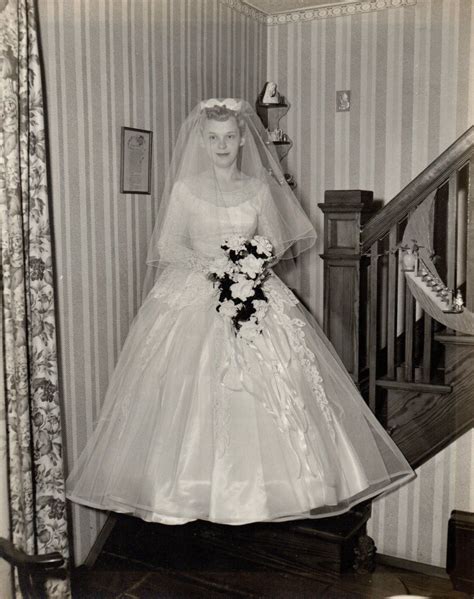 Everyday Life In The Past 1950′s Bride Wedding Gowns Vintage