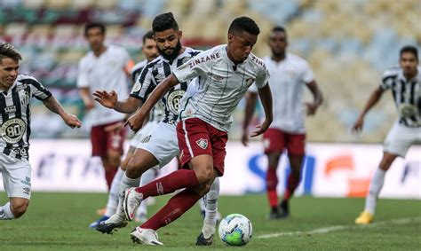 Allan arriscou de longe e everson espalmou para escanteio. Fluminense vence Santos e assume quarta posição do ...