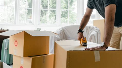 Moving house? Estate agents and removals firms remain open in Lockdown ...