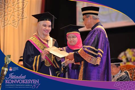 Dalam tempoh tiga taun sepanjang pengajian ni satu family dah rasa terenganu yang jarak dari kuala lumpur lebih kurang 400km lebih ni macam dekat je walaupun dulu rasa nun jauhnya laa. Pengesahan Konvokesyen Uitm 2017 - Bakal Graduan Uitm Sila ...
