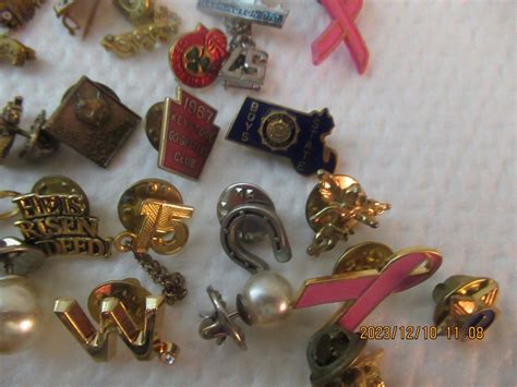 Lot Of Vintage Miniature Mini Pinbacks And Lapel Pins Junk Drawer Ebay