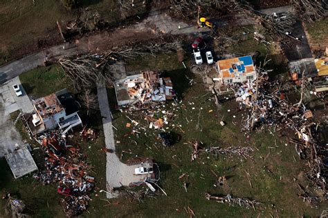 A Night Of Tornadoes 3 Are Dead As Storms Sweep The Midwest The New