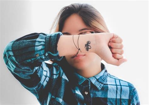 Untuk motif teks tato anda bisa menyesuaikan dengan font yang ada. Gambar Tato Di Jari Tangan - Koleksi Gambar HD