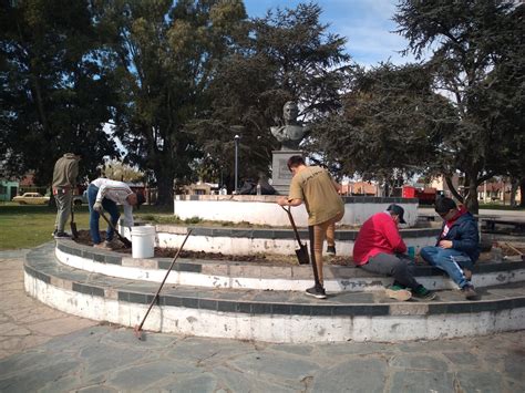 Se Embellece El Monumento Al Gral San Martín En Plaza Homónima