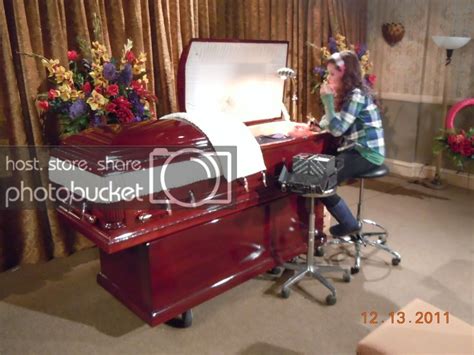 Pictures Of Dead Bodies In Caskets