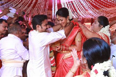 The grand marriage of actress amala paul and director vijay was concluded in style on thursday (june 12) morning. COOGLED: ACTRESS AMALA PAUL AND DIRECTOR A L VIJAY ...