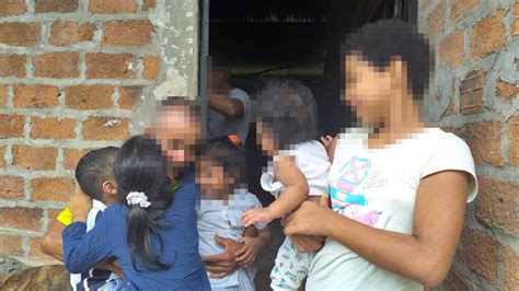 Una Madre Abandonó A Sus 5 Hijos 3 Niños Y 2 Niñas