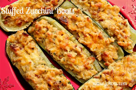 Stuffed zucchini boats with ground turkey and fajita veggies may just be my new favorite healthy lunch. Stuffed Zucchini Boats - JVKom Chronicles