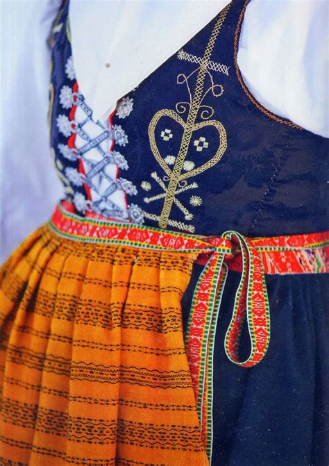 Costume And Embroidery Of Leksand Dalarna Sweden Scandinavian Embroidery Scandinavian Folk