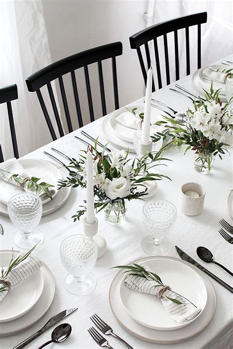 I am going to try and make christmas dinner this year and i need help planning a menu for two. 5 Tips to Set a Simple and Modern Tablescape | Arranjo de ...