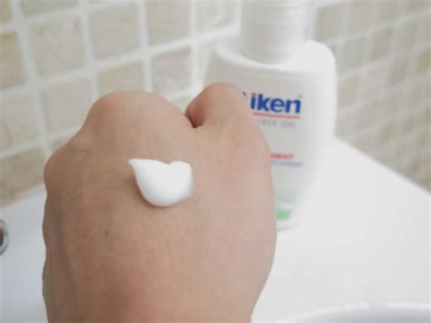 Sebelum ni sy guna krim jerawat oxy,& ia mmg berkesan,tp mngakibatkan kulit sy burn,kering & mnggelupas.so sy baru bertukar kpd aiken tea. MACHER ONLINE: REVIEW - Aiken Tea Tree Oil Daily ...