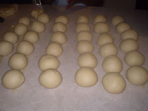 Ia dimakan sebagai makanan pagi. Norrel Cookies and Cakes: ROTI CANAI