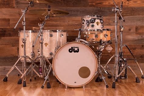 Dw Classics Series 4 Piece Drum Kit Vintage White Marine Pearl Pre