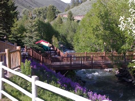 Explore the wisconsin's diverse native habitat at beaver creek reserve. Trail Creek Cabin: The Secluded Restaurant In Idaho With ...