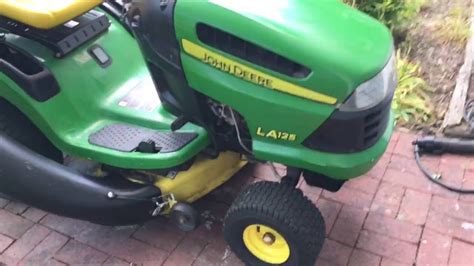 Adjusting The Deck Height On A John Deere La125 Riding Mower Youtube