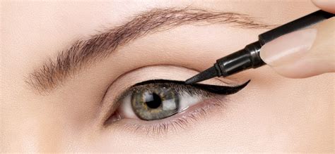 Top 7 Best Eyeliner Styles And Shapes To Make Eyes Bigger