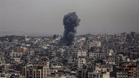 As Gaza Fighting Intensifies Israelis And Palestinians Bury Their Dead