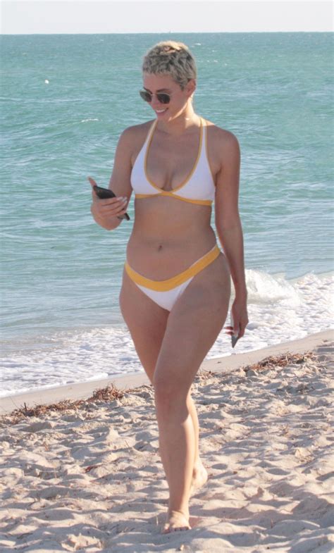 Julieanna Yesjulz Goddard In Bikini On The Beach In Miami 11262017