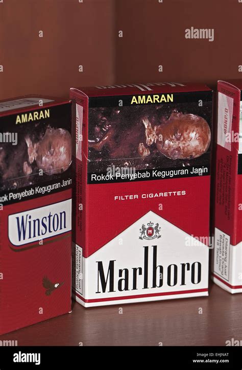 Cigarette De Marlboro Banque De Photographies Et Dimages Haute R Solution Page Alamy