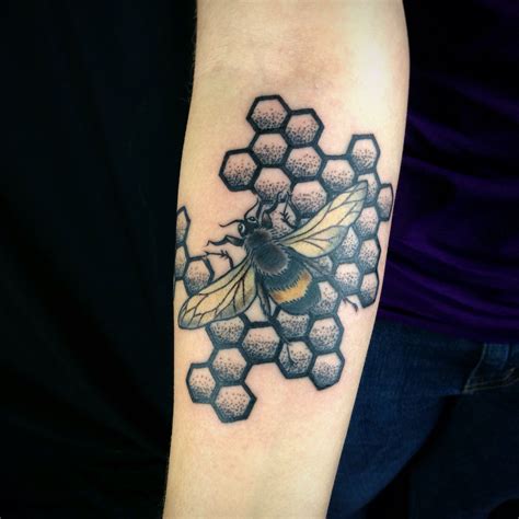 Leaving the technique to the tattoo artists, let's check out the following 4 symbols. #hexagon #bee | Honeycomb tattoo, Bee tattoo, Insect tattoo