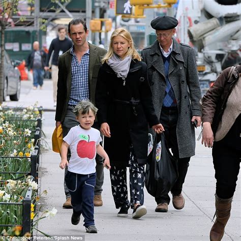 Claire Danes And Hugh Dancy Walk With Son Cyrus In Nyc Daily Mail Online