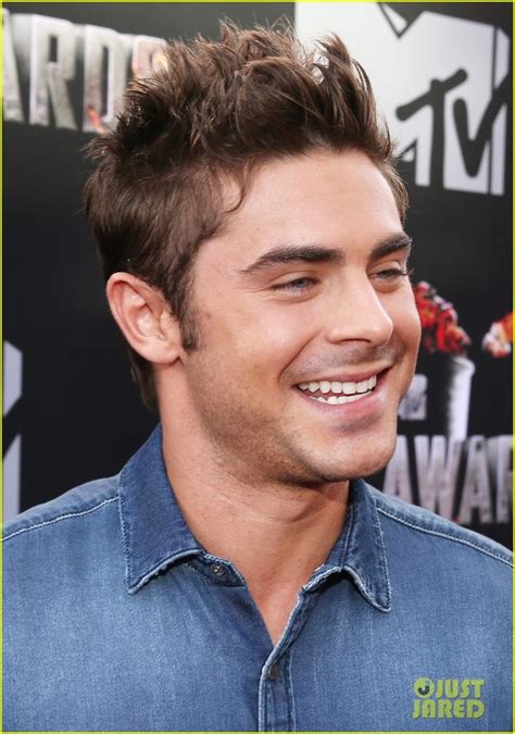 Zac Efron Puts His Arms On Display At Mtv Movie Awards 2014 Zac Efron
