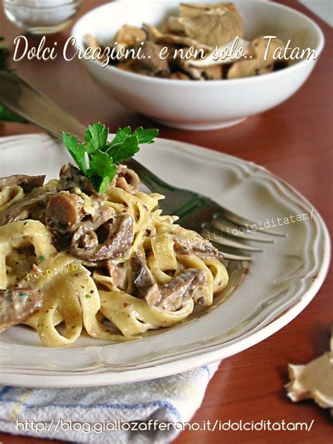 Versare i porcini in una tazza con dell'acqua e lasciarli almeno cuocere la pasta in abbondante acqua salata, scolarla e saltarla brevemente nel sughetto. Tagliatelle ai funghi porcini secchi | primo piatto autunnale