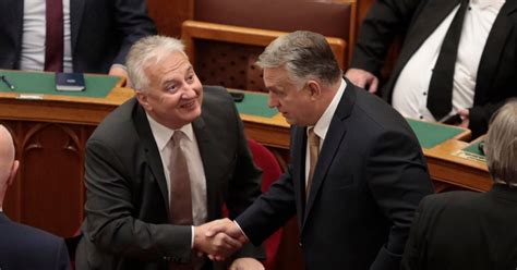 Telex Orbán Egy törpe vet ki szankciót egy óriásra