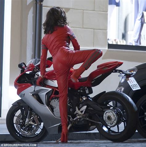 Penelope Cruz On Zoolander 2 Set With Her Male Stunt Double Daily