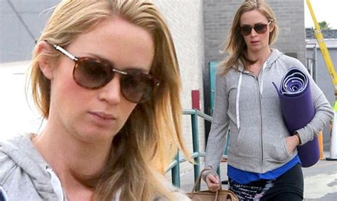 Emily Blunt Keeps Her Pregnant Belly Under Wraps As She Continues Her