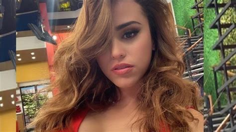 Yanet García Seduce Instagram Con Sexy Postal Navideña ¡hot La