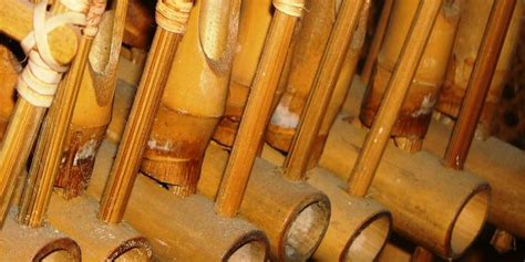 Fuu fuu adalah alat musik tiup yang terbuat dari kayu. 5 Macam Alat Musik Tradisional Indonesia yang Populer dan Mendunia | merdeka.com