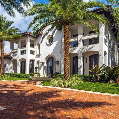Inside The Miami Airbnb Where Jamie Foxx Stayed During Art Basel