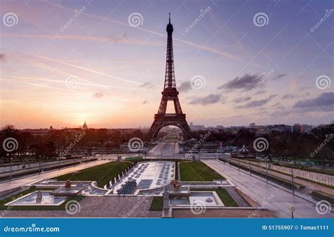 Eiffelturm Und Brunnen Bei Jardins Du Trocadero Bei Sonnenuntergang