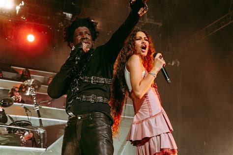 Zendaya Se Une A Labrinth En Coachella Para Tocar Canciones De Euphoria