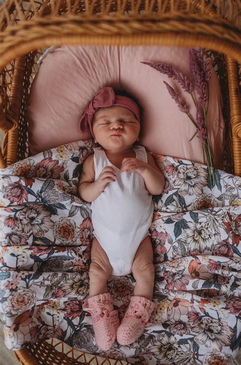 Newborn Baby Girl Photoshoot Ideas Babyheadbands In 2020 Baby Girl