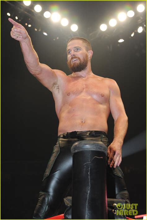 Stephen Amell Goes All In For Wrestling Match See The Shirtless Photos Photo