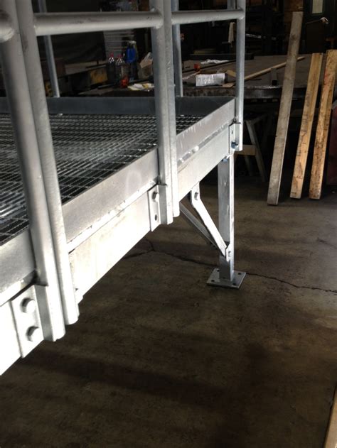 32 inch safety step above ground swimming pool ladder /w handle slip prevent. Outdoor Stairs for Construction Trailers